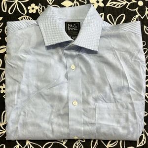 (443)NWOT Mens long sleeve dress shirt by Jos A Bank. Size 15-33. Light Blue.